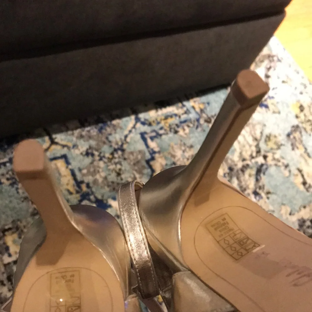 Golden heels💫 - Picture 3 of 8